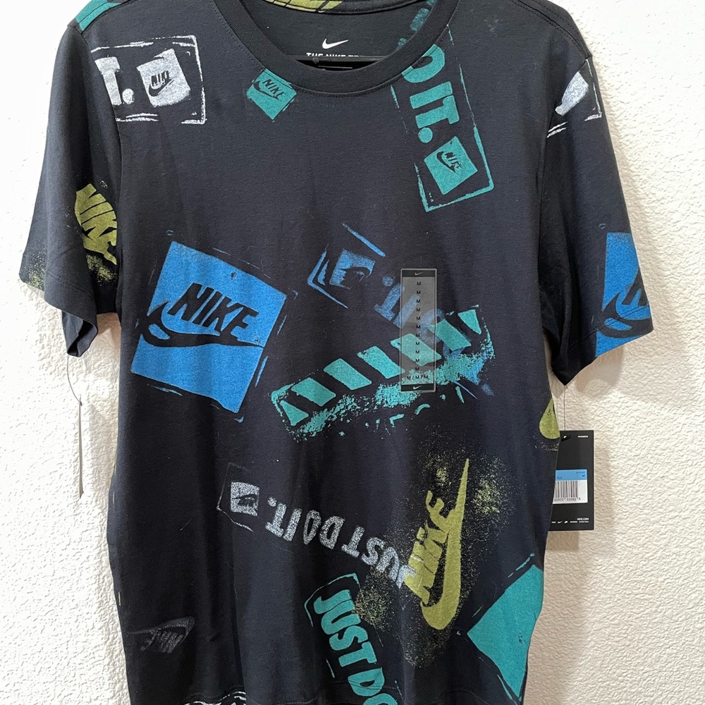 NIKE GRAPHIC TEE BQ0327-010
